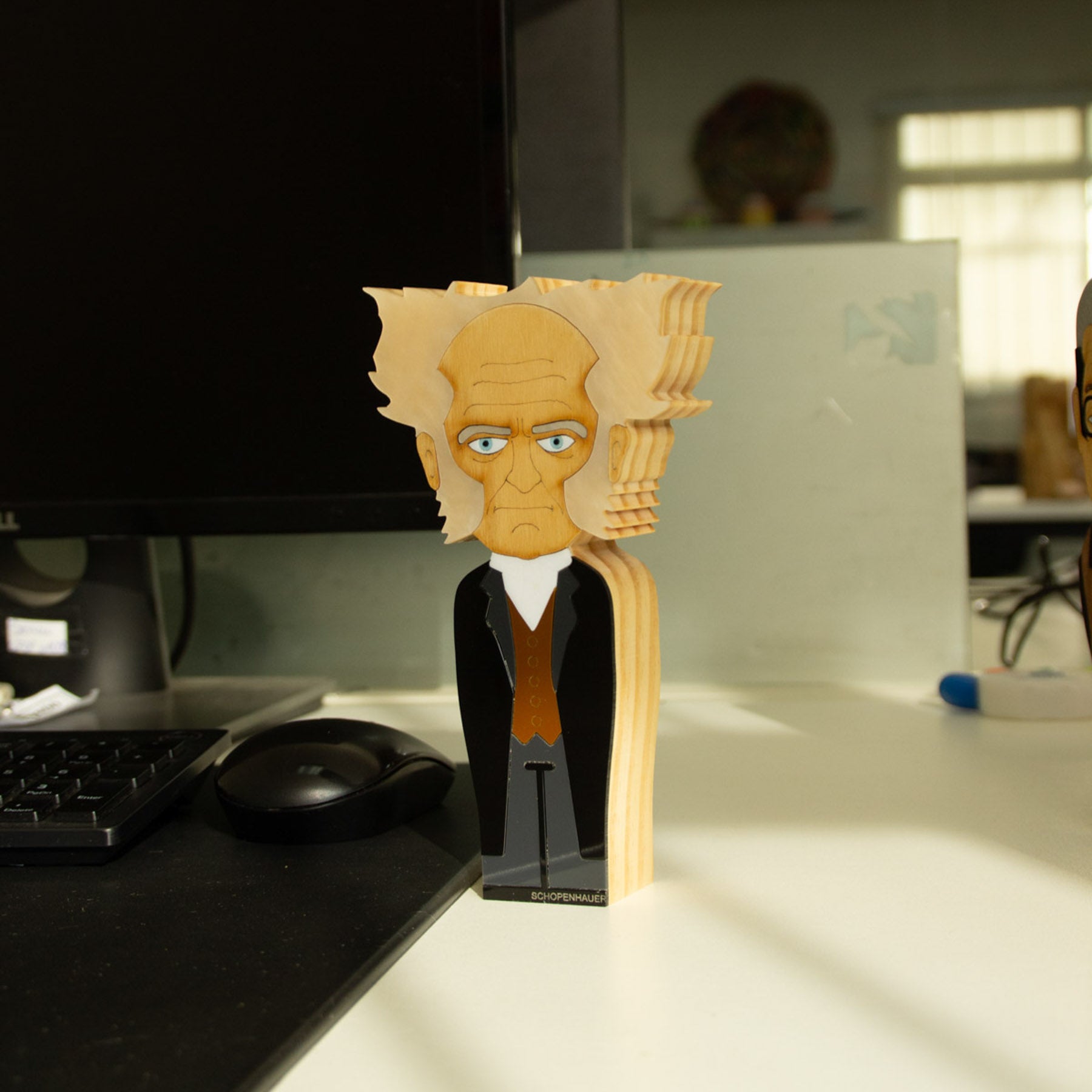 Kokeshi Escultura de Madeira Arthur Schopenhauer
