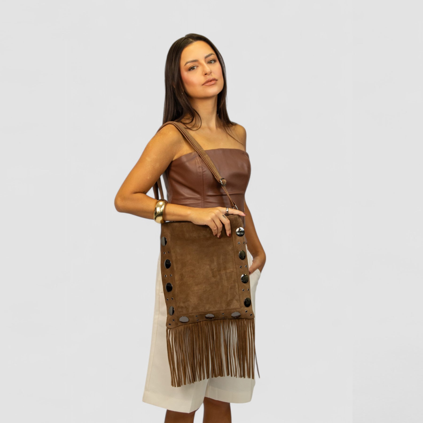 Bolsa Tiracolo Boho James Couro Legítimo Mocha Mousse Com Franjas Patrícia Maranhão