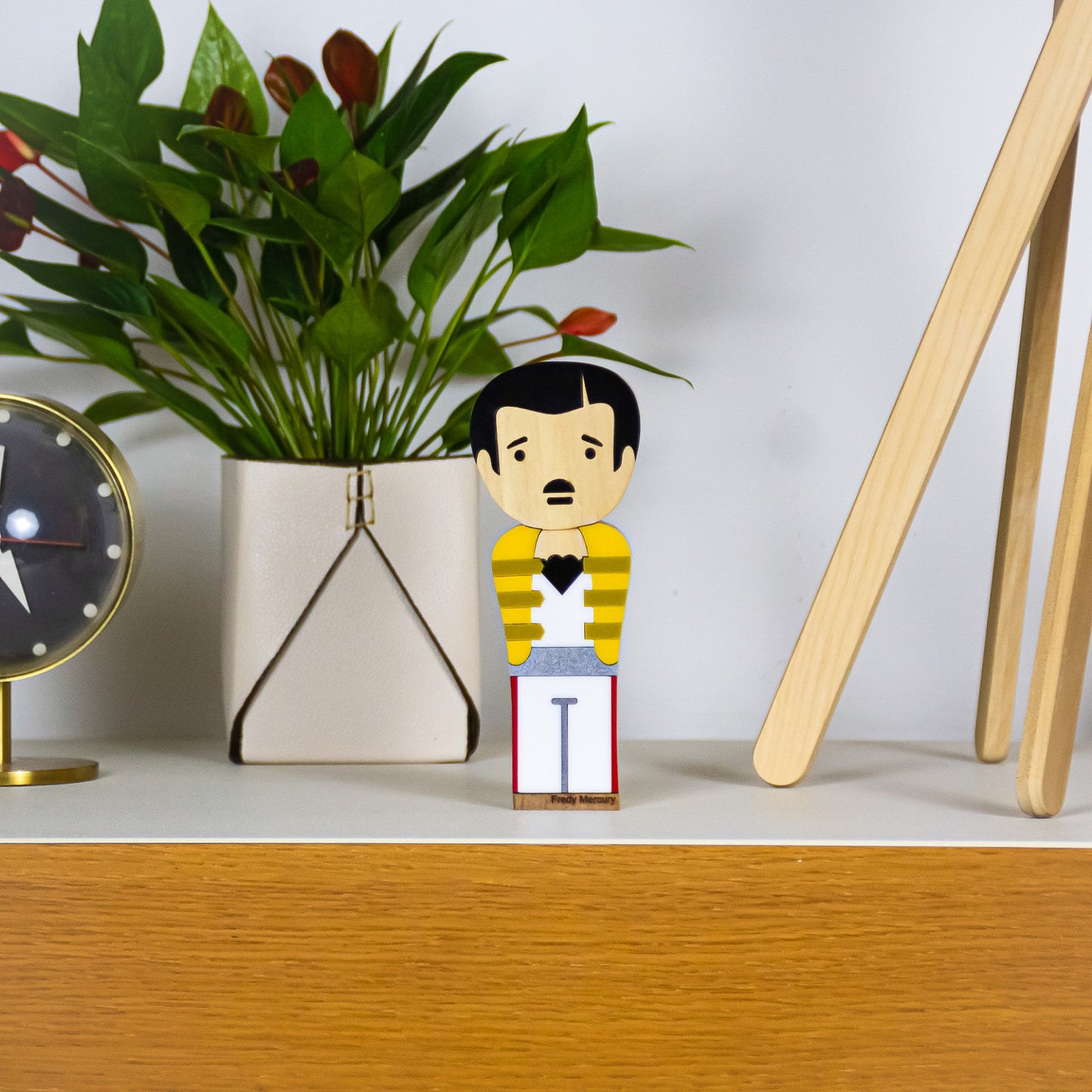 Kokeshi Escultura de Madeira Freddie Mercury