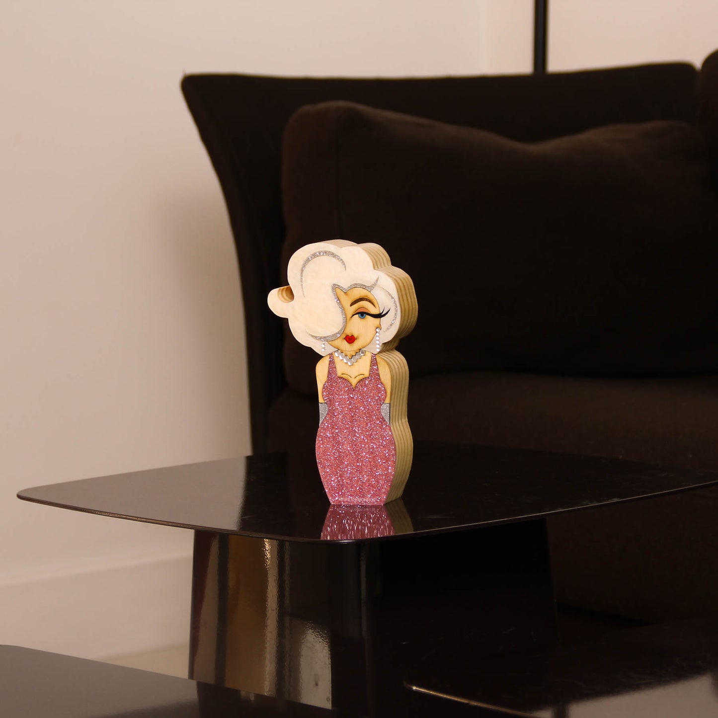 Kokeshi Escultura de Madeira Marilyn Monroe