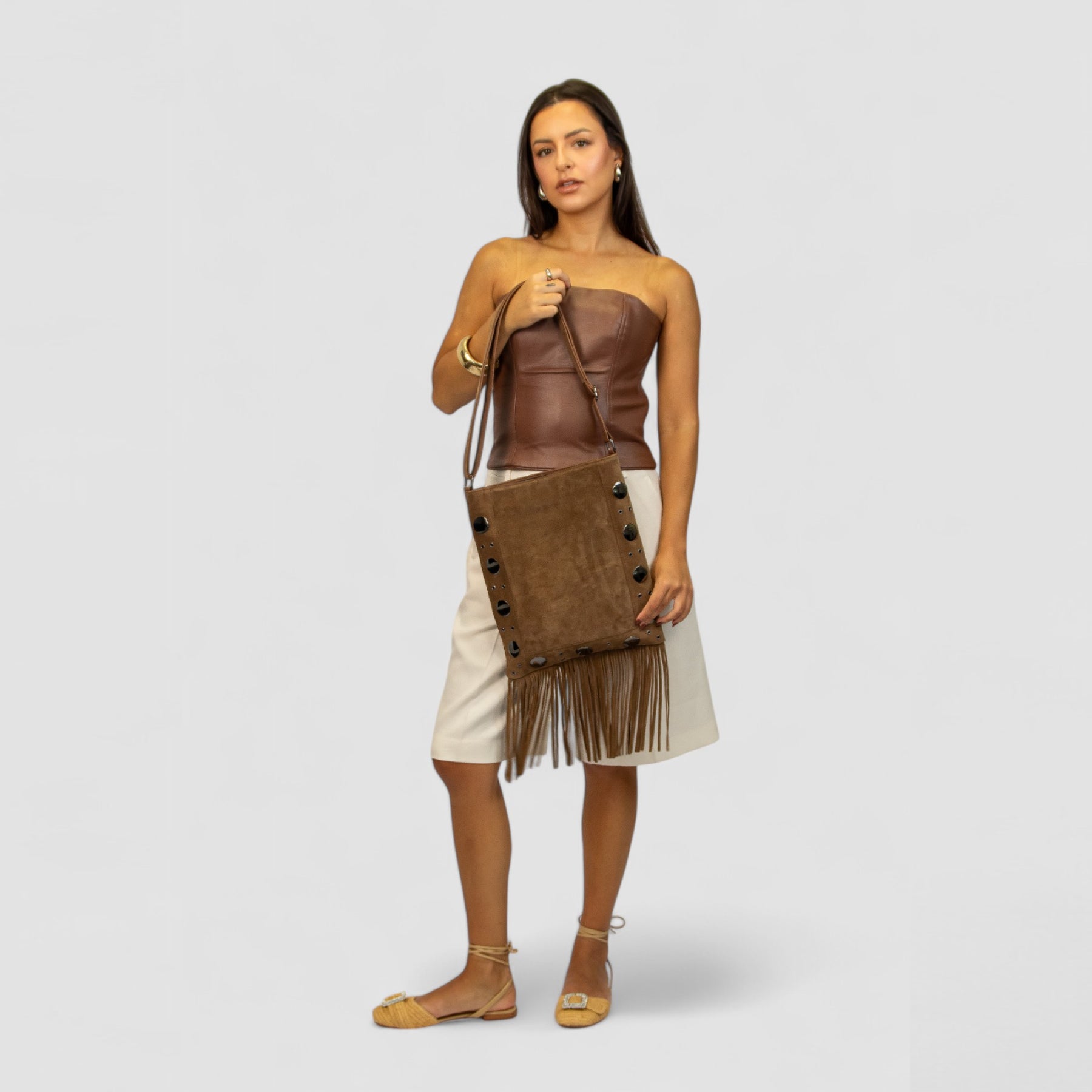 Bolsa Tiracolo Boho James Couro Legítimo Mocha Mousse Com Franjas Patrícia Maranhão